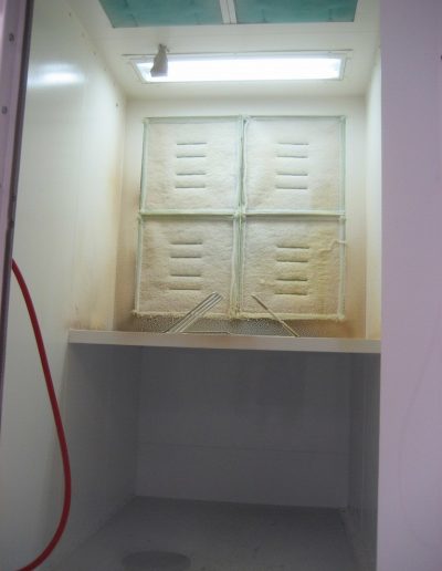 RTT Engineered Solutions Open Front Bench Paint Booth